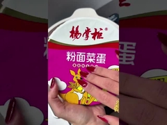 mie instan, vermicelli, sayuran dan rasa tomat telur