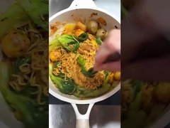 Anda juga bisa memasak mie instan dengan vermicelli dengan cara ini di musim panas