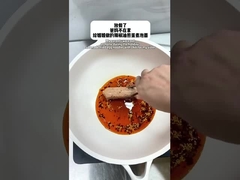 Memasak mie instan dengan minyak cabe telur goreng
