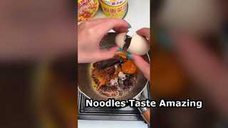 Bihun, mie, telur daging sapi dan sayuran