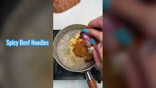 Mie Bihun Daging Sapi Pedas 189g x 12 Barel