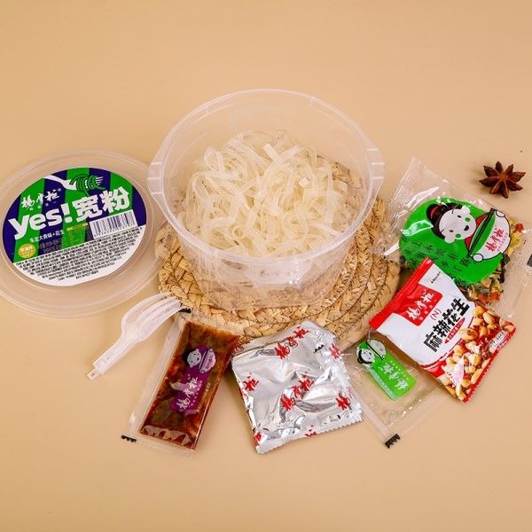 Air mendidih 5 Mins Vermicelli lebar datar Mie instan dengan kacang dan Vermicelli lebar