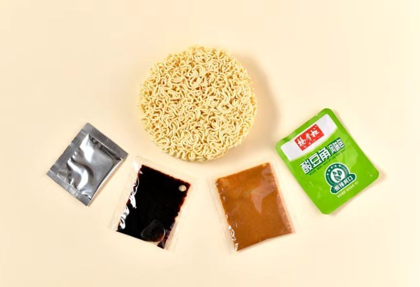 Noodles instan kering Wuhan ((Spicey saus wijen rasa campuran Noodles) OEM diterima 158g*12