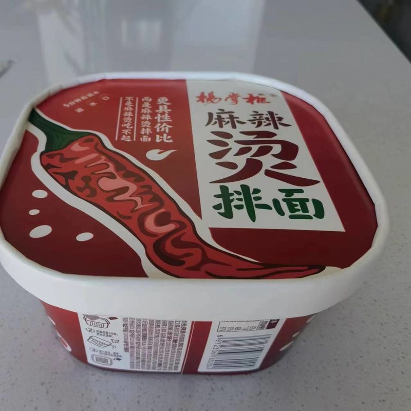 Rasa Pedas Instan Noodle Bowl Cup Noodles Makanan Cepat dan Mudah Tanpa Rasa atau Warna buatan
