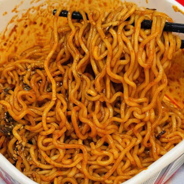 Sedikit Pedas Wuhan Kering Mie Pedas saus wijen rasa untuk pengalaman mie Cina asli Anda