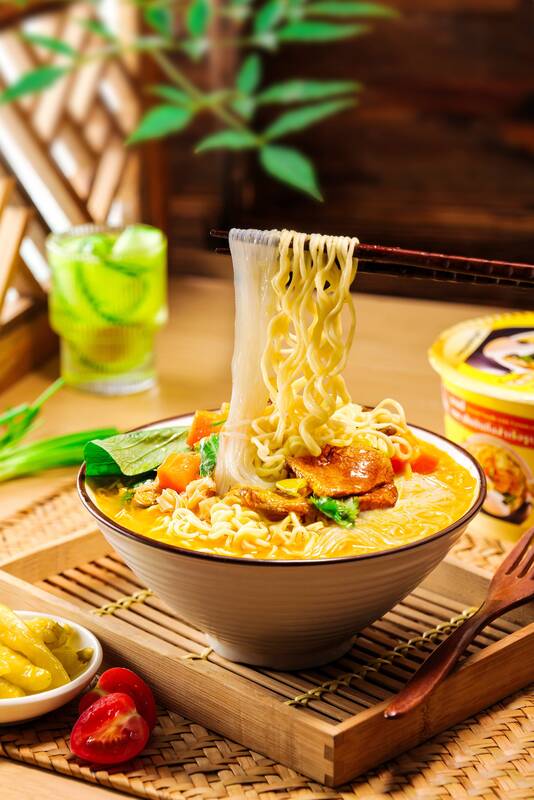 Jangka waktu simpan 12 bulan Cup Noodles Bahan-bahan Sayuran 89g 12 Paket Pilihan makanan instan yang ideal untuk ritel dan layanan makanan